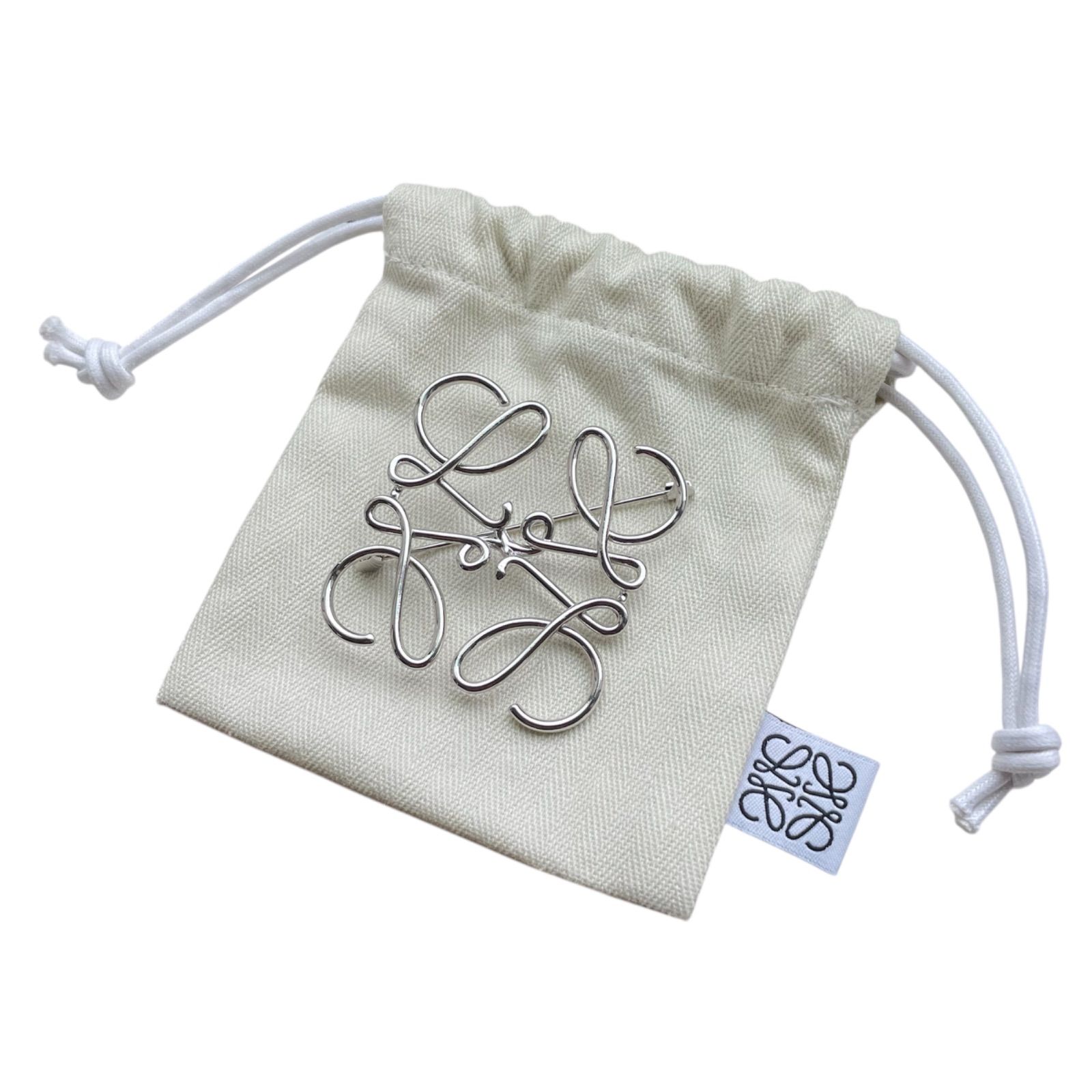 【極美品】ロエベ　アナグラム　ブローチ　パラジウムシルバー　loewe 極美品 LOEWE アナグラム ブローチ シルバー 正規 ロエベ アナグラム