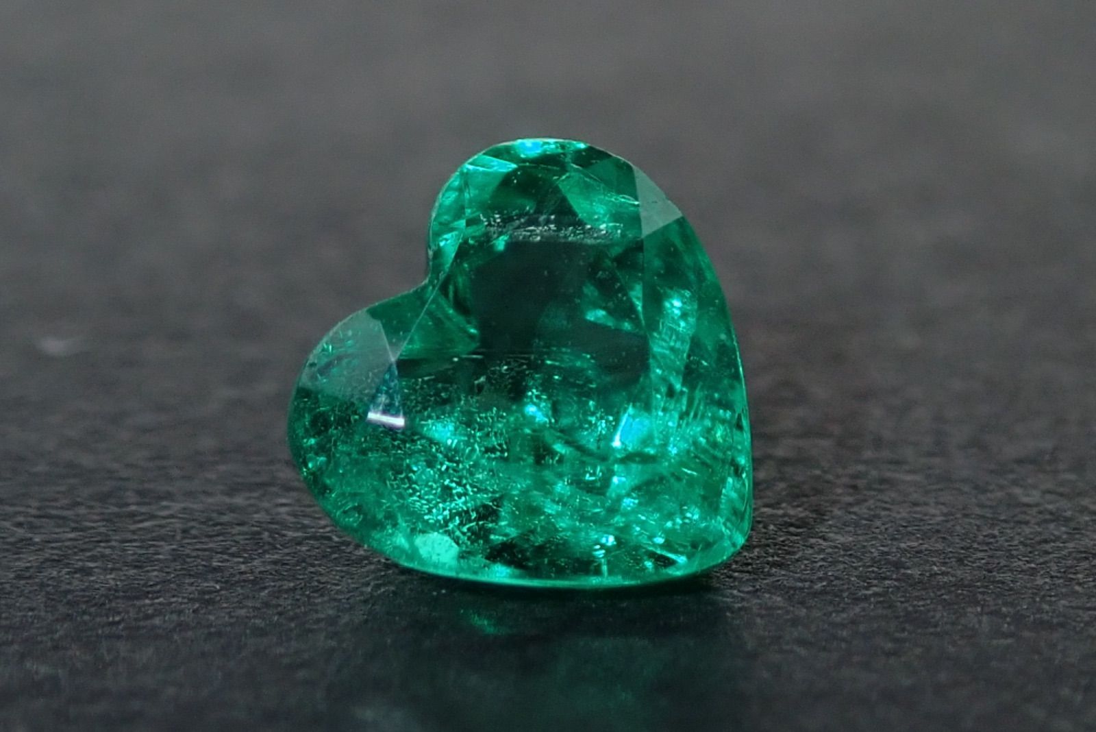 天然エメラルド ルース 0.383ct 約4mm×4mm ソーティング付き! 天然エメラルド ルース 0.383ct 約4mm×4mm ソーティング付き!