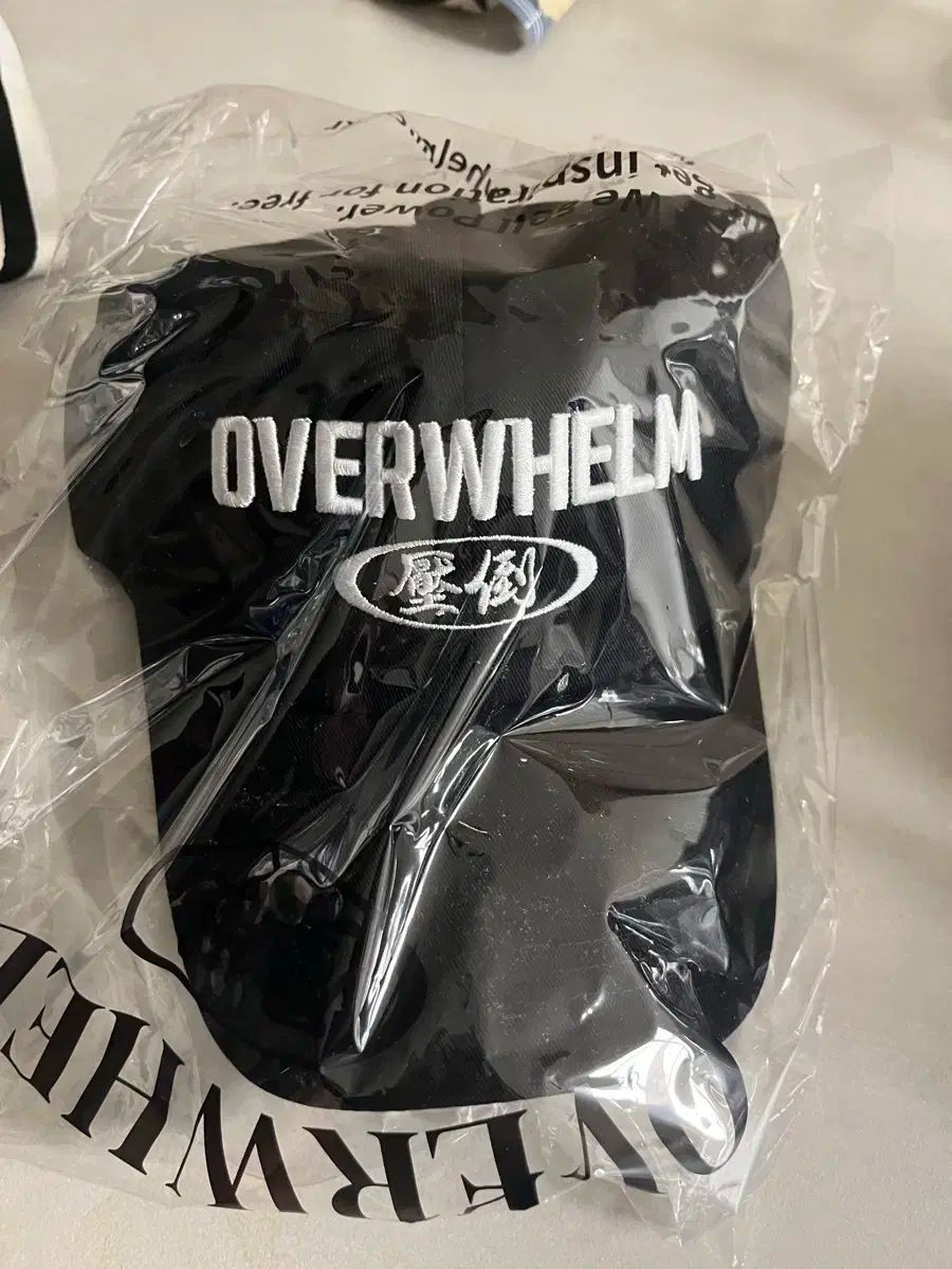 【雷市場（ポンジャン）商品韓国直送】 圧倒する 帽子を売っています