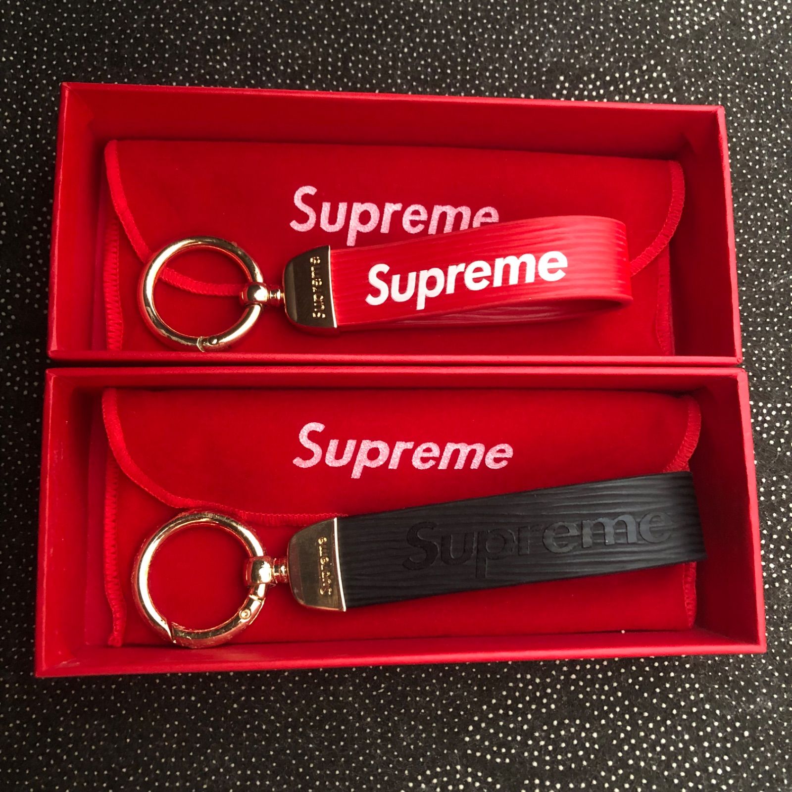 Supreme Keychain 2個