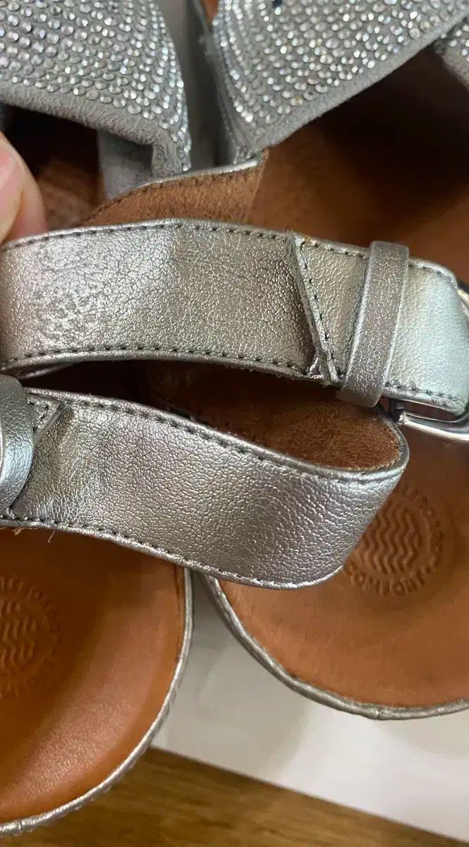 エルメス レザー ケリー金具 ストラップ トング サンダル ホワイト エルメス HERMES サンダル 靴 シューズ レザー ホワイト 白 シルバー