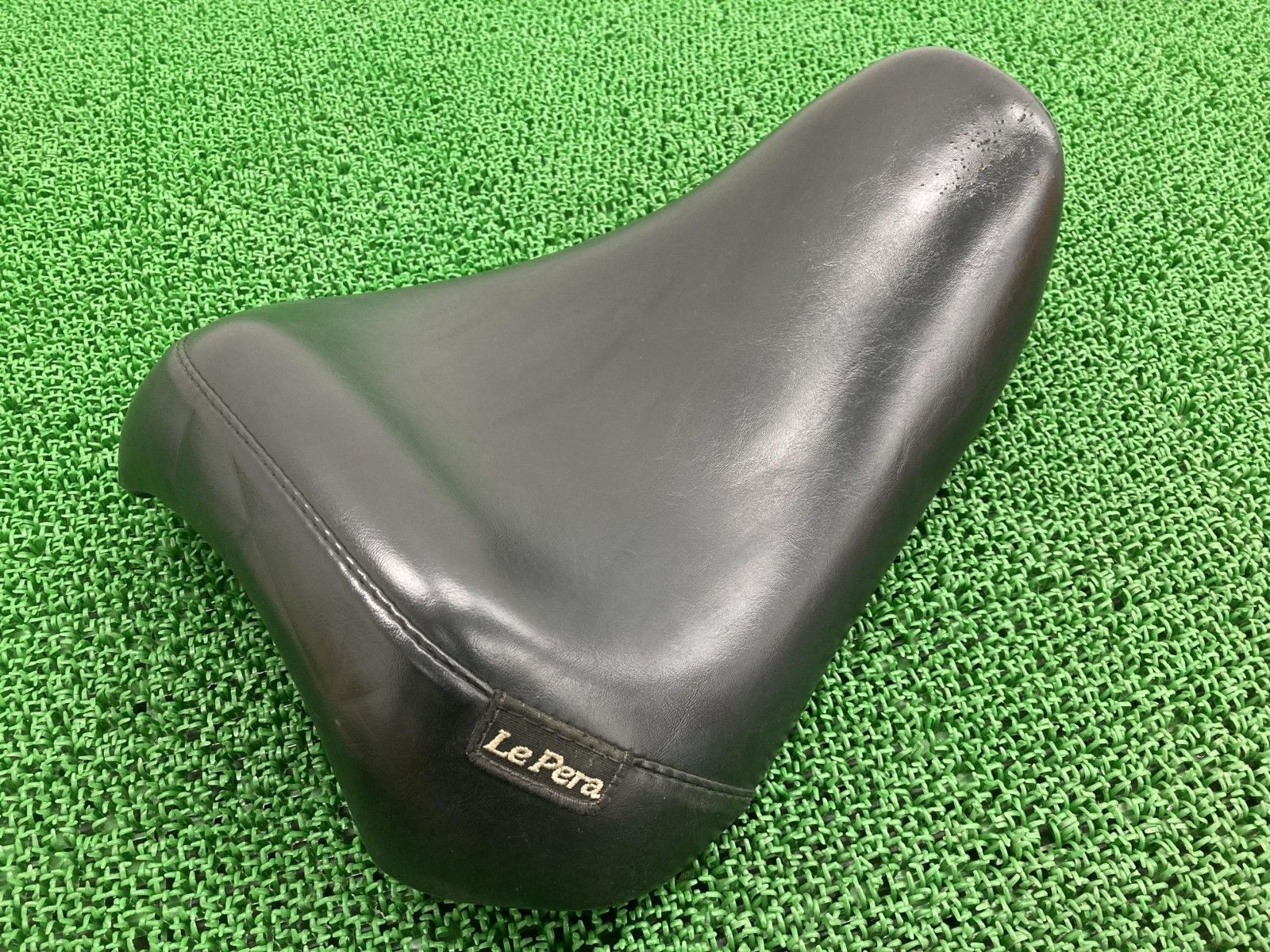 ラペラ製スポーツスター シート 社外 バイク 部品 ハーレー XL883