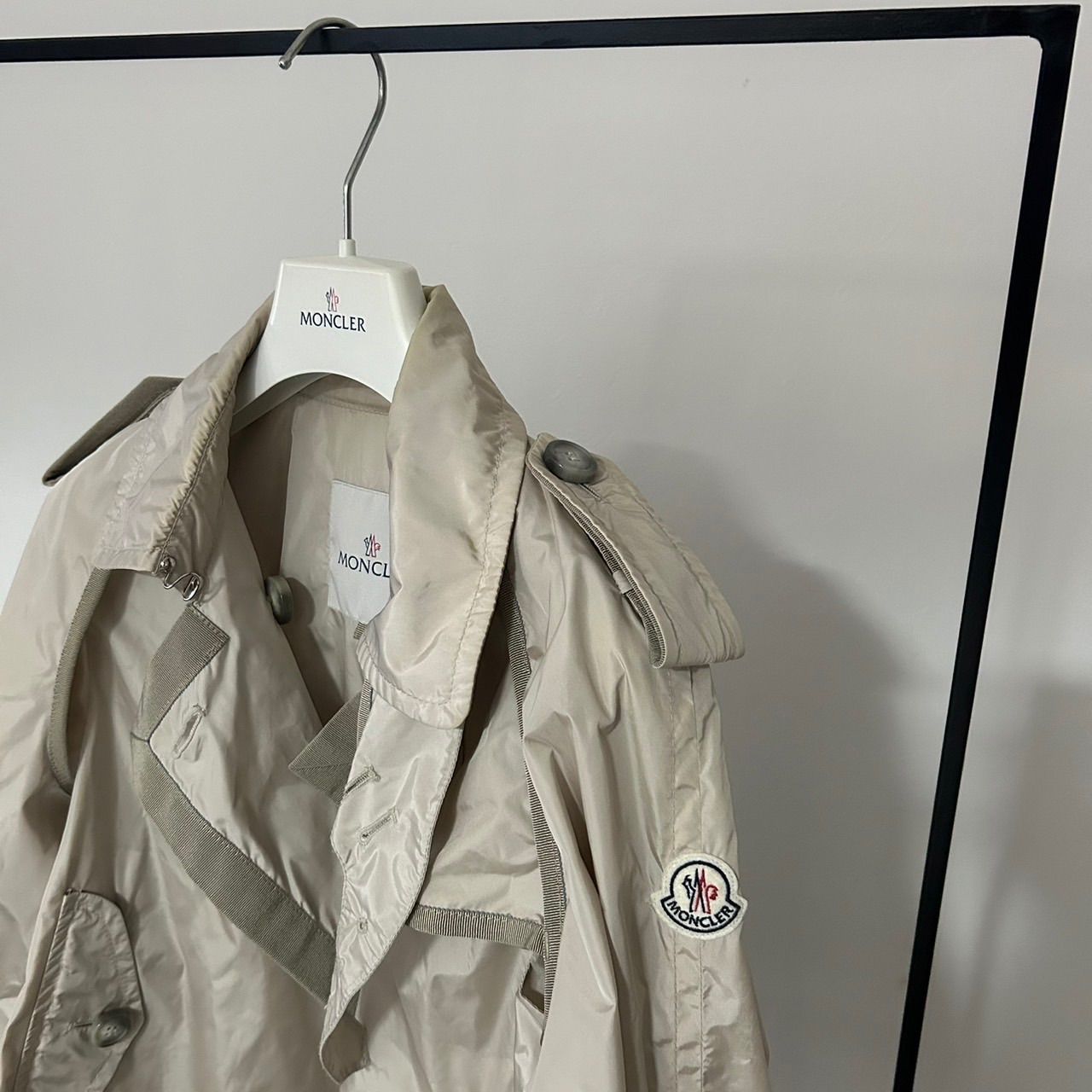 sacai×Monclerモンクレールサカイ　コラボ ポンチョ モンクレール(MONCLER)モンクレール MONCLER × Sacai SAKIE ポンチョ
