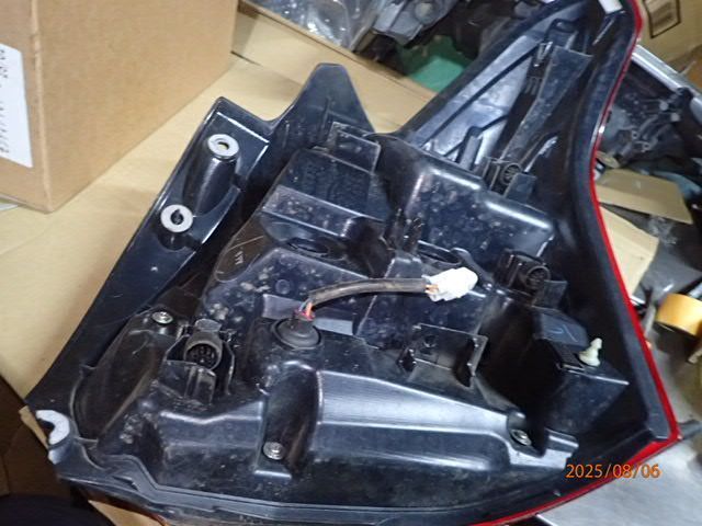 スイフト ZC33S ZC83S テールライト テールランプ 左 koito 220