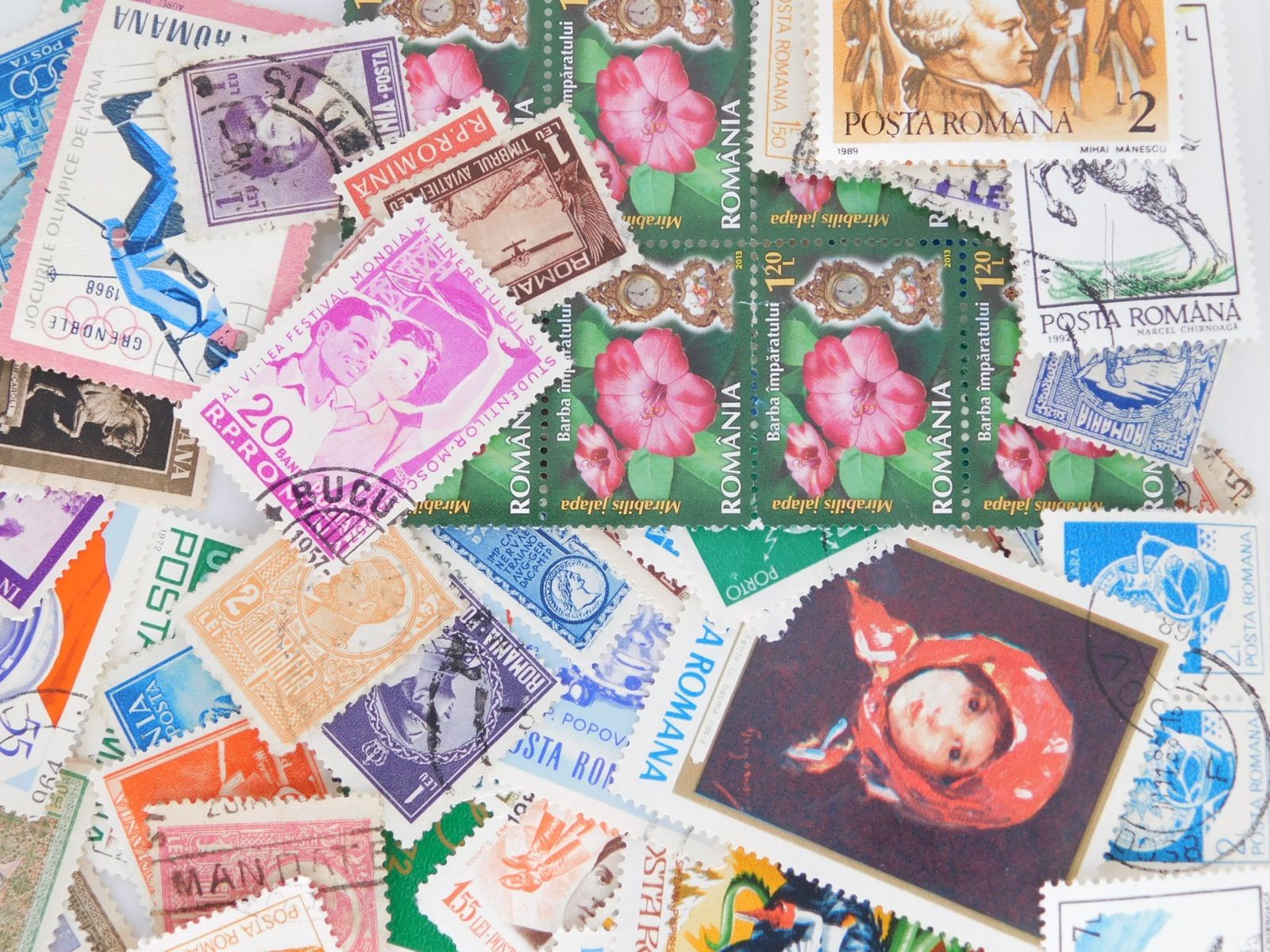 海外切手 外国切手 ルーマニア １００枚　使用済切手　コラージュ 紙もの