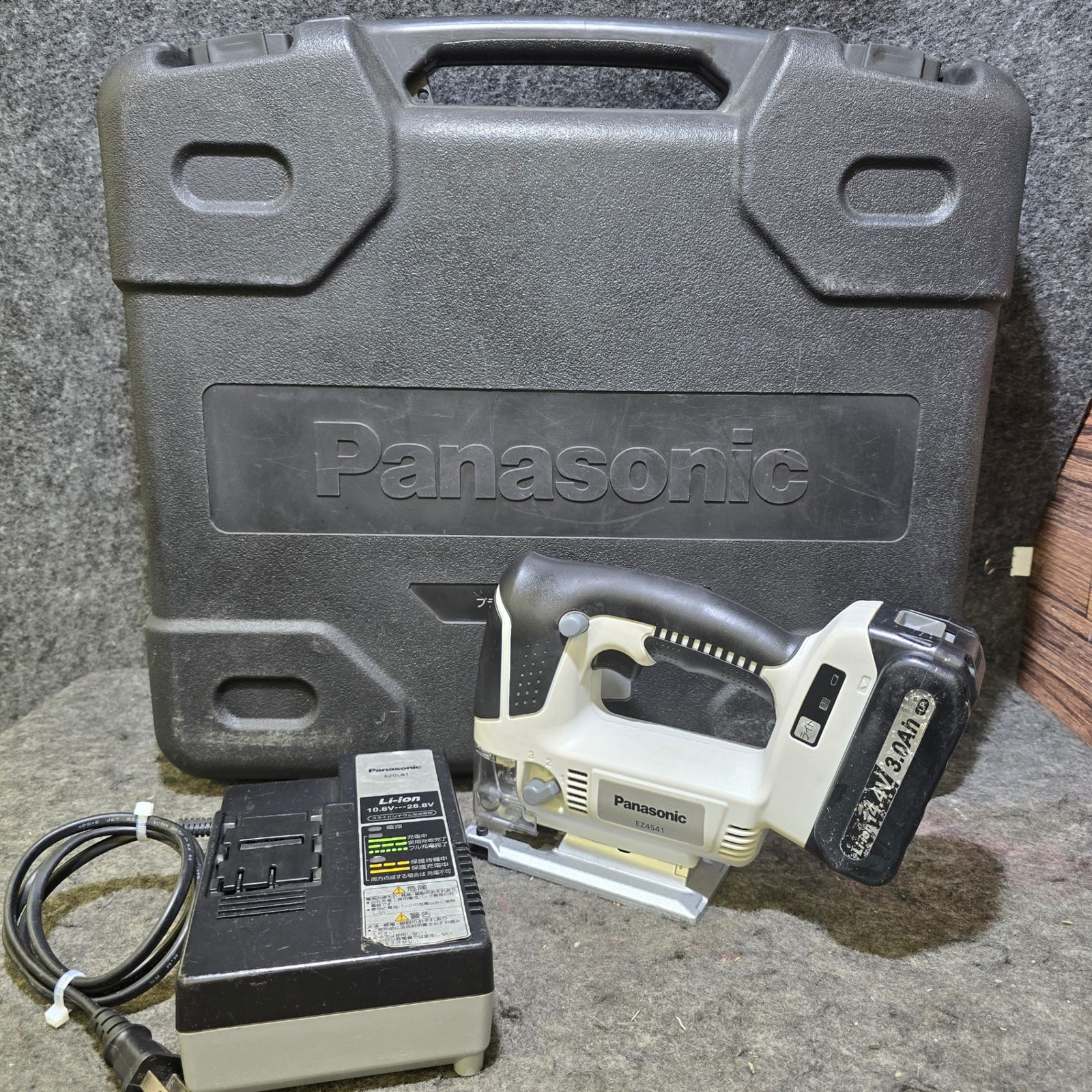 バッテリ 充電器付き パナソニック Panasonic コードレスジグソー EZ4541LN1S-B 黒 桶川店