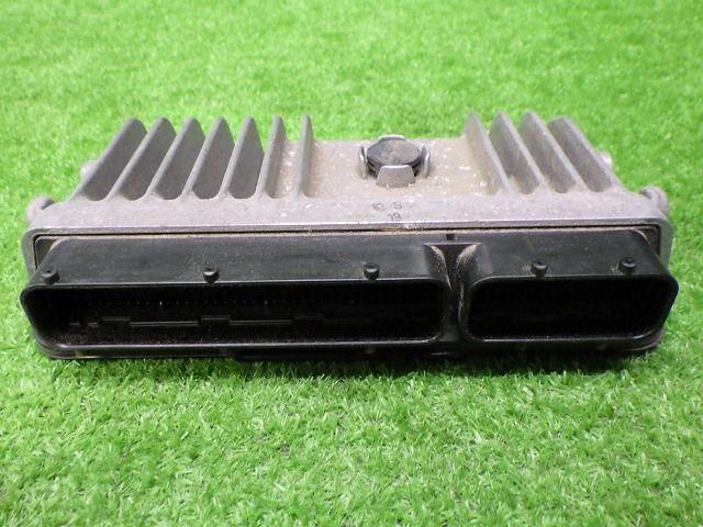 トヨタ　ZRR85　ノア　エンジンコンピューター　ECU　89661-28F70　240210055