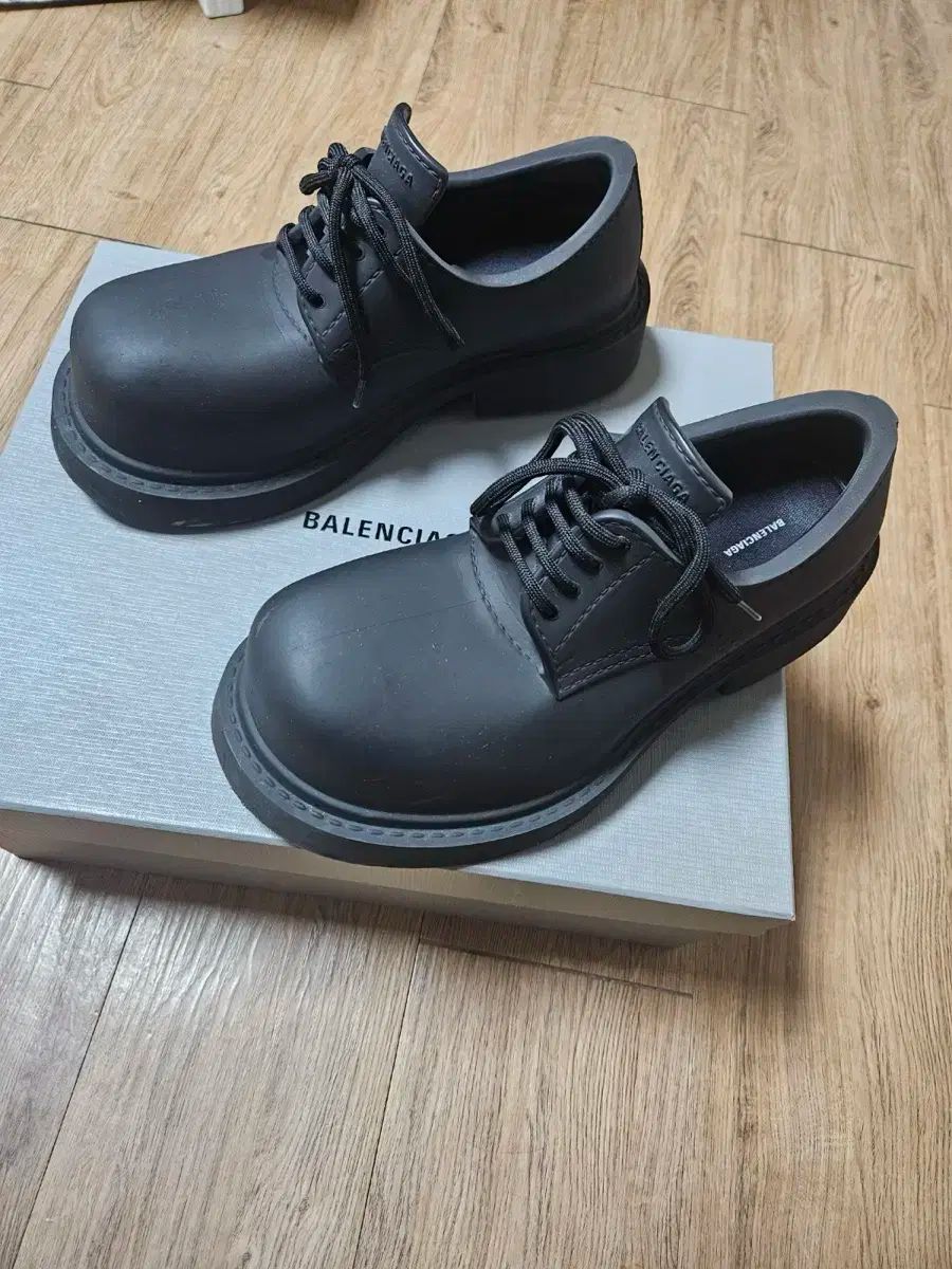 BALENCIAGA バレンシアガ