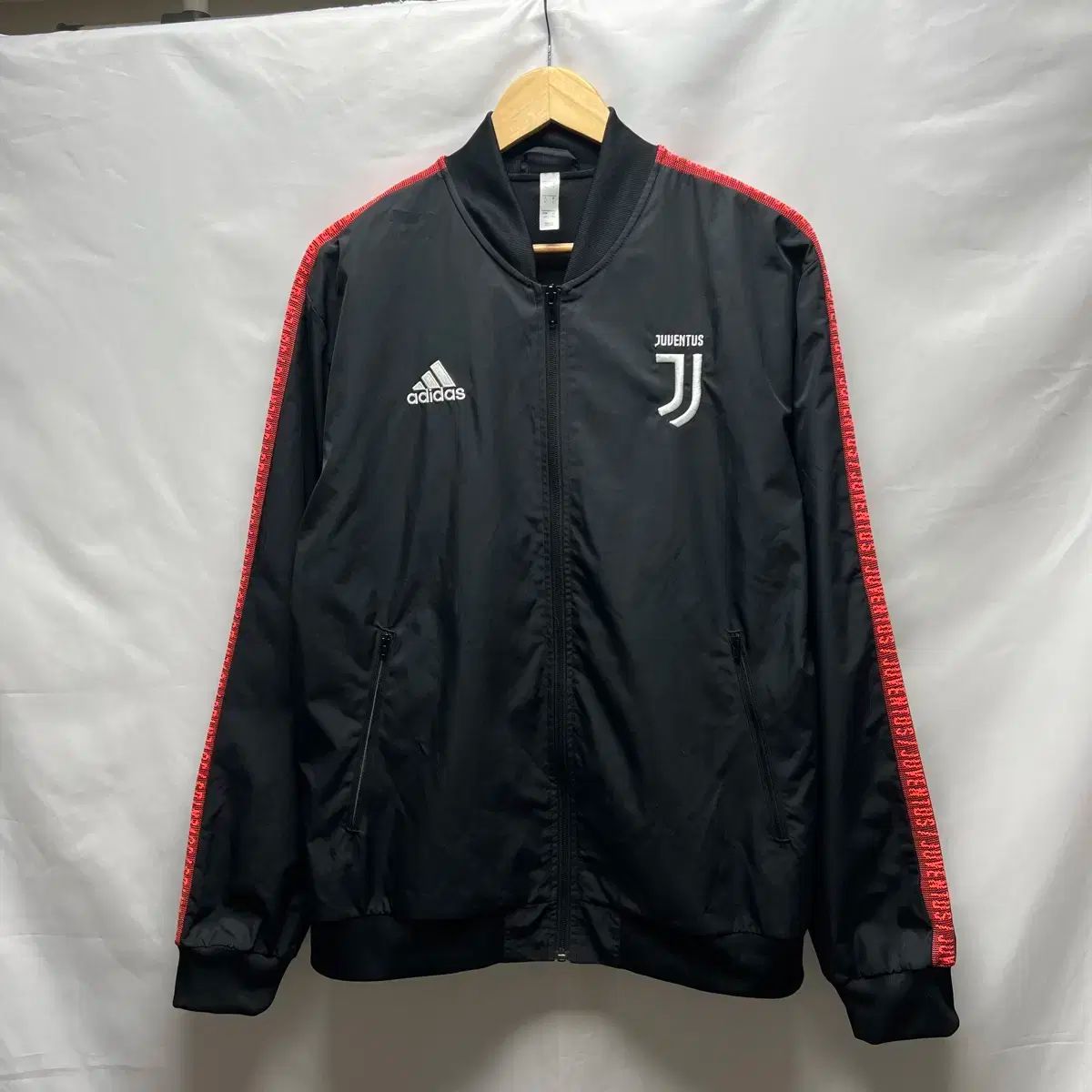 adidas ウィンドブレーカー XIV9202 ブラック adidas - 古着 未使用 adidas アディダス ウインドブレーカー O