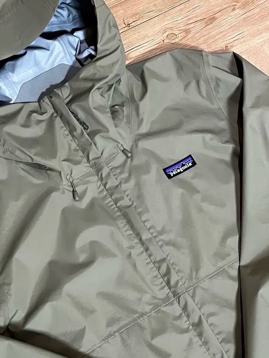 patagonia パタゴニア トレントシェル m カーキ
