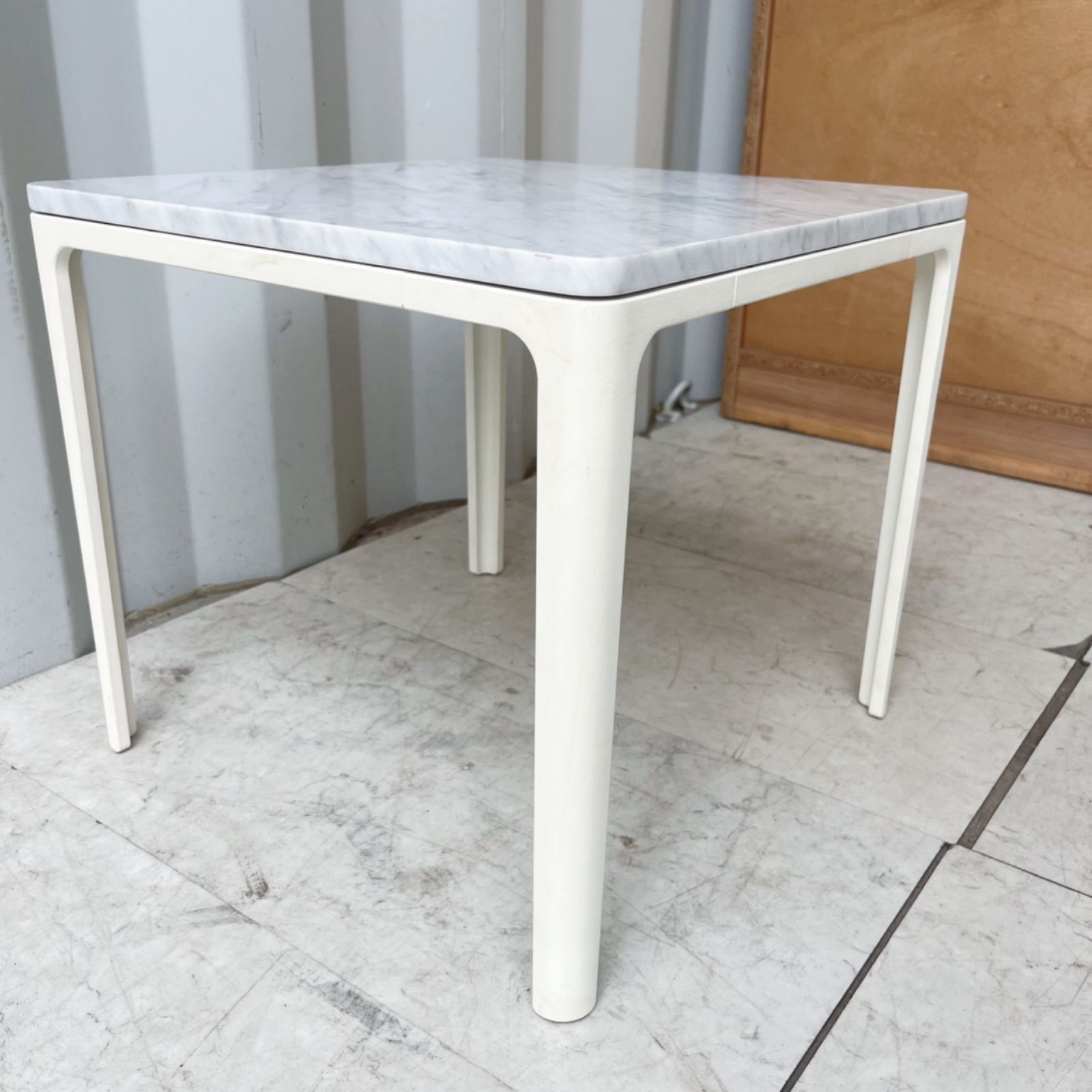 取付無料！ヴィトラ プレートテーブル 大理石天板 おしゃれホワイトミニテーブル✨ 取付無料！ヴィトラ プレートテーブル 大理石天板 おしゃれホワイト