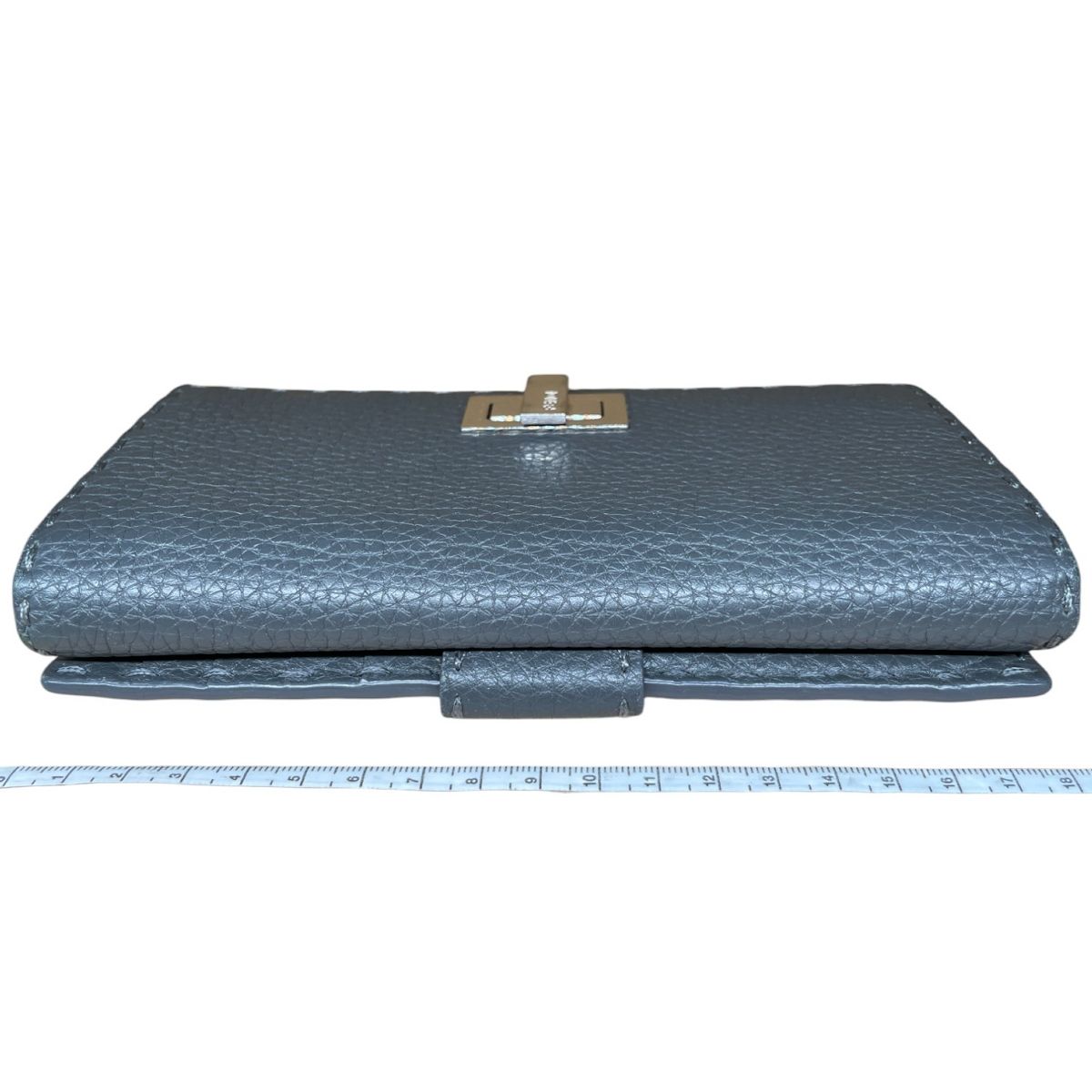 FENDI フェンディ