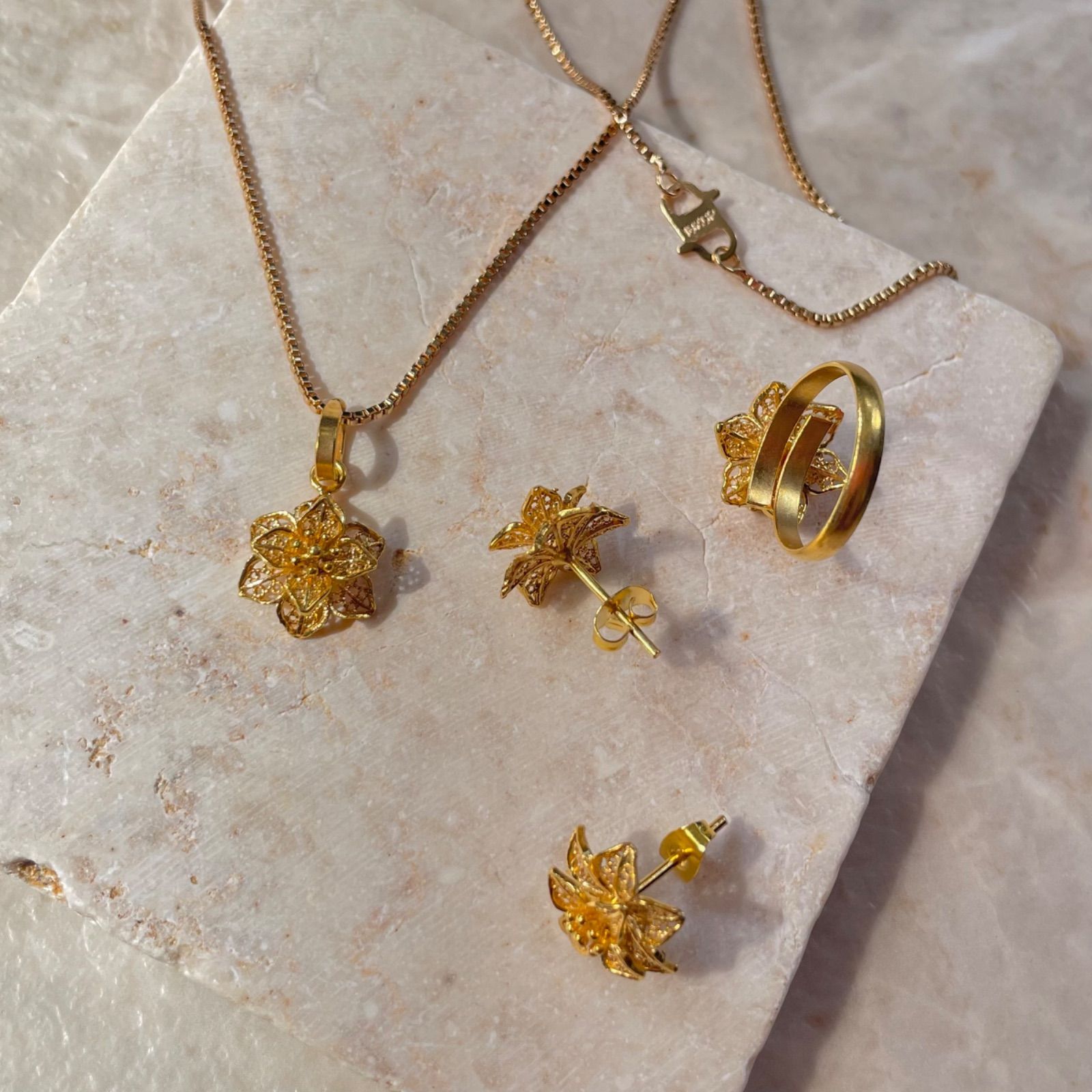 バリ島 ゴールド フラワー ピアス・リング・ネックレス set バリ舞踊