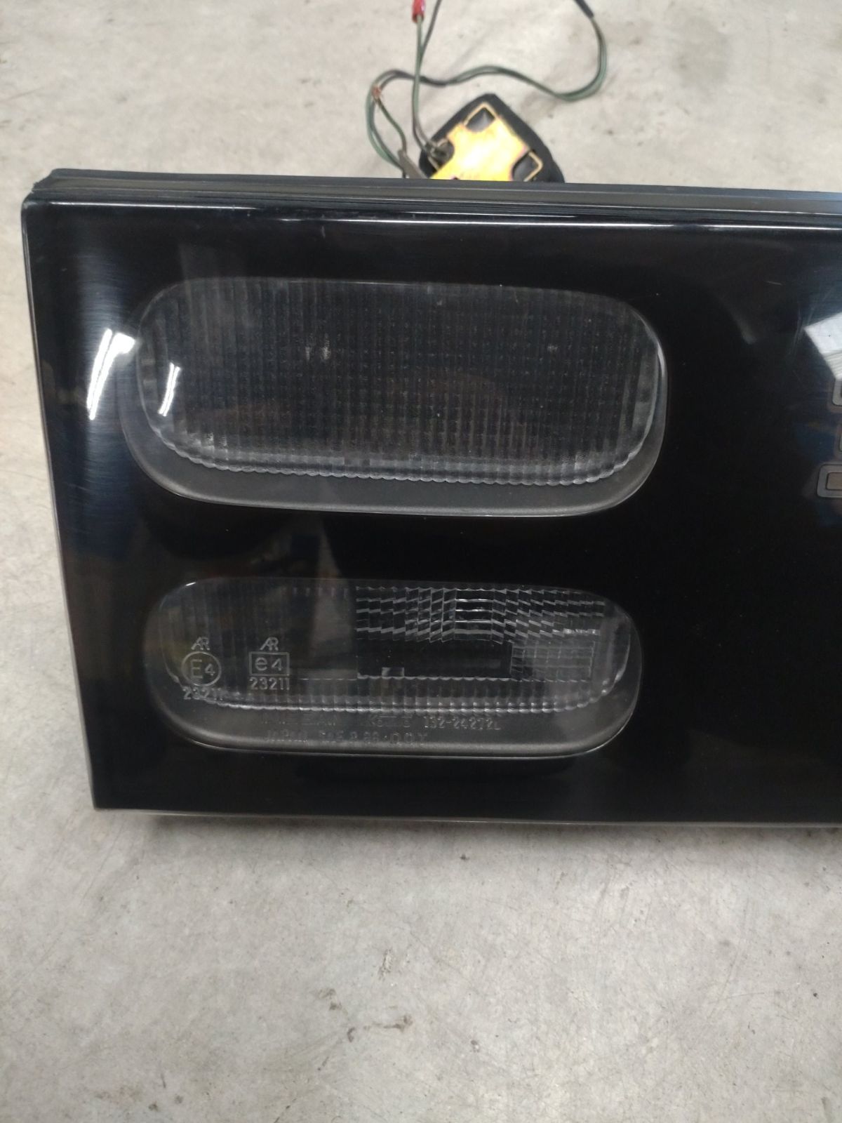 ジャンク フェアレディZ GZ32 Z32 Tバールーフ 前期 純正 リア ガーニッシュ KOITO 132-24272