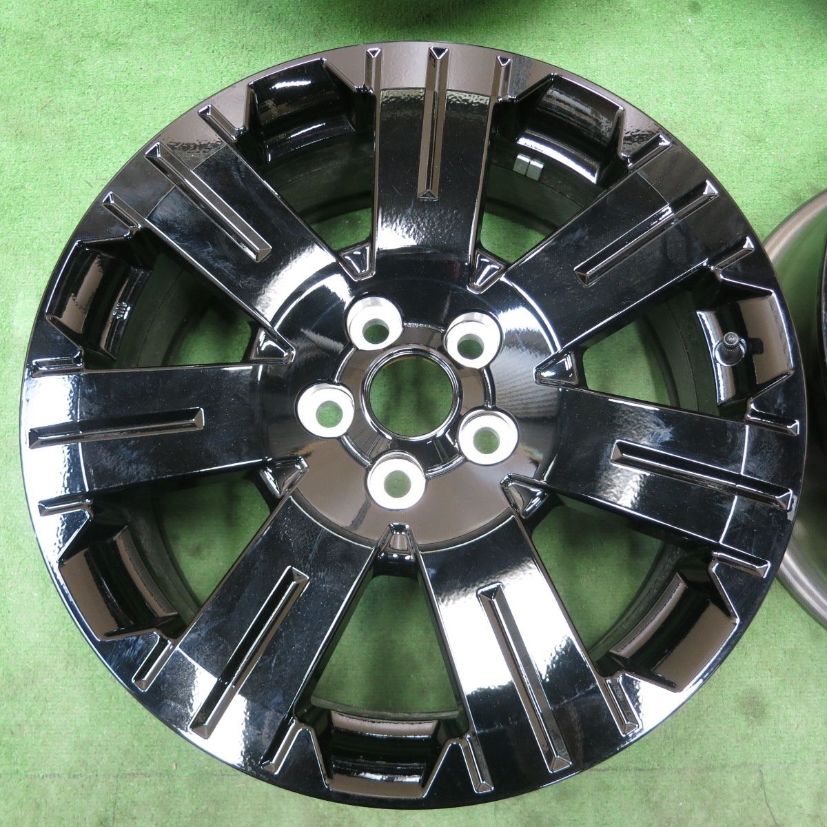 ks【送料込】デリカD5 ブラックエディション　新車外し　タイヤホイールセ ks様専用【送料込】デリカD5 ブラックエディション 新車外し タイヤ