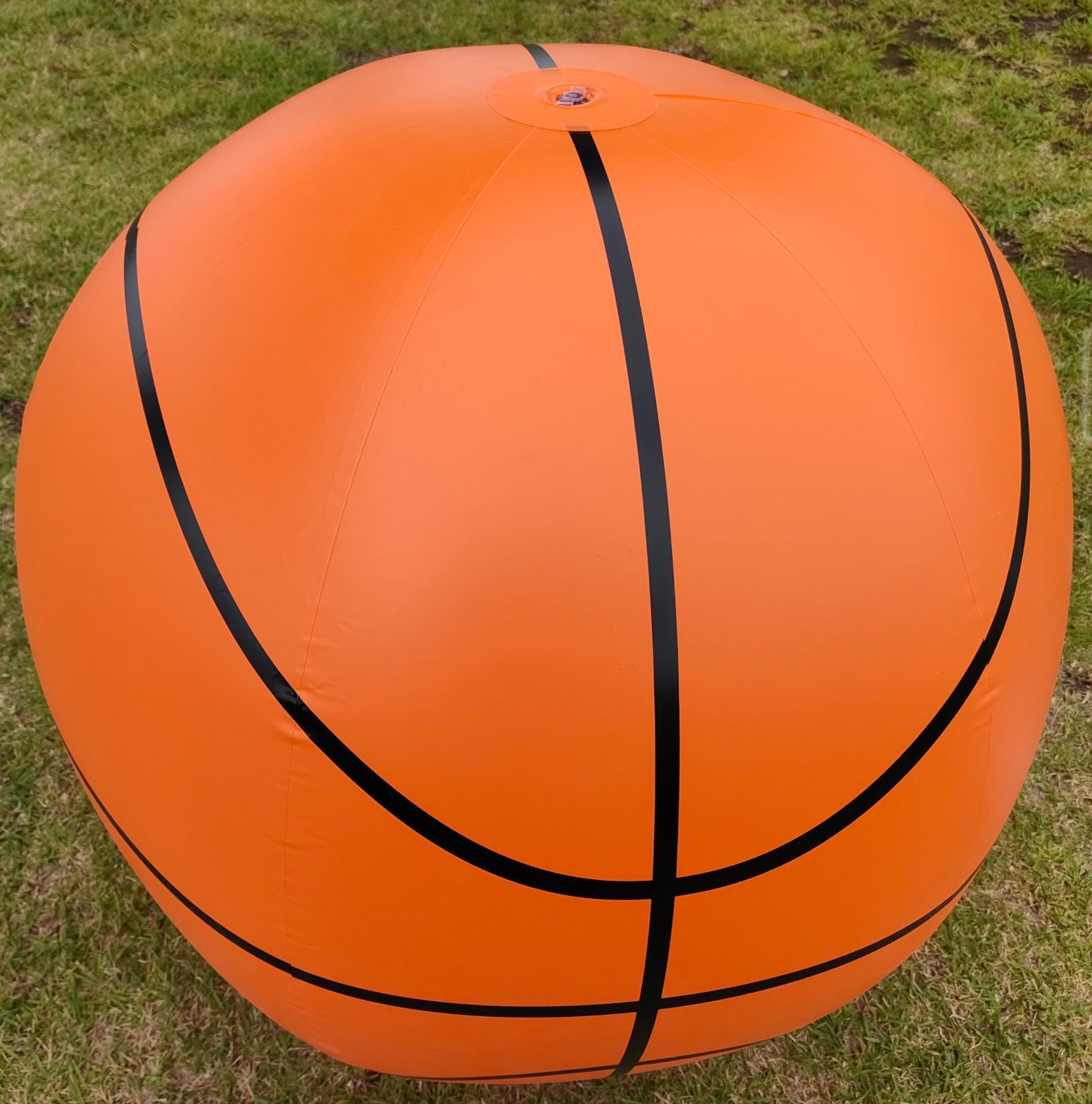 巨大バスケットボール型ビーチボール 空気注入後直径約100CM