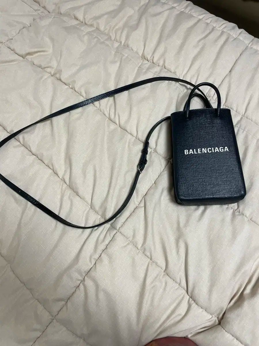 バレンシアガ 携帯ホルダーバッグ デパート