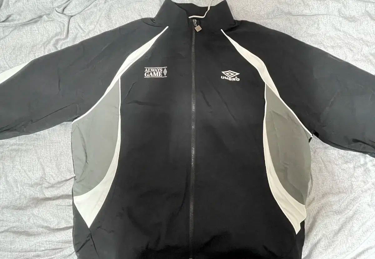 アンブロ HBL スポーティー カジュアル スタンネック ウィンドブレーカー ジャケット ブラック