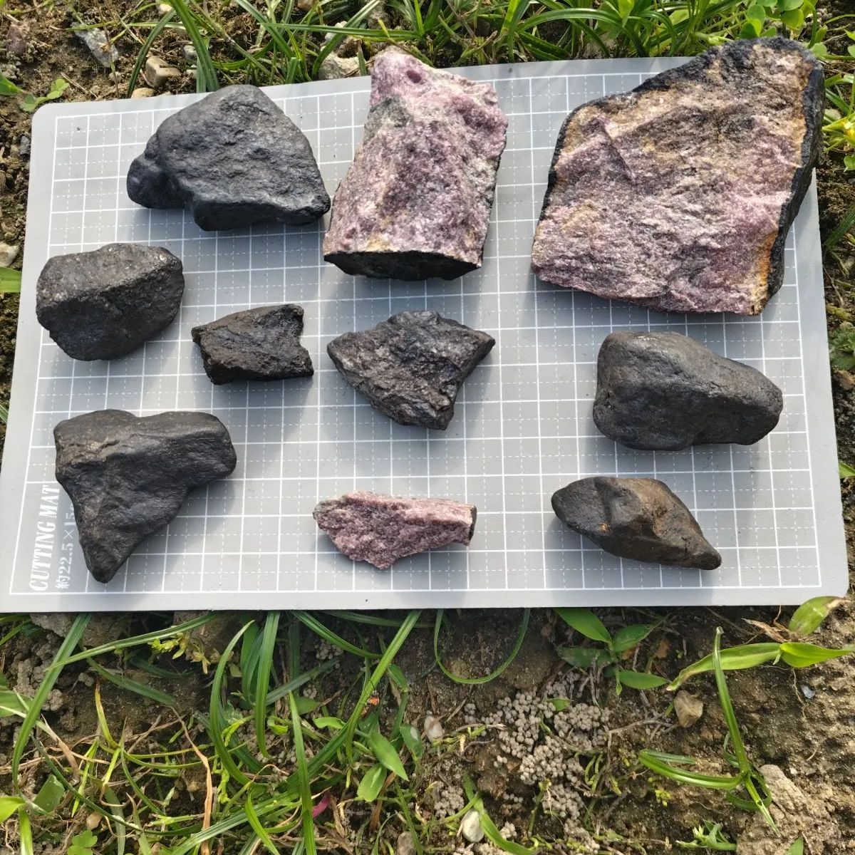 バラ輝石 3.7kg ロードナイト 原石 自然石 鑑賞石 水石 鉱物