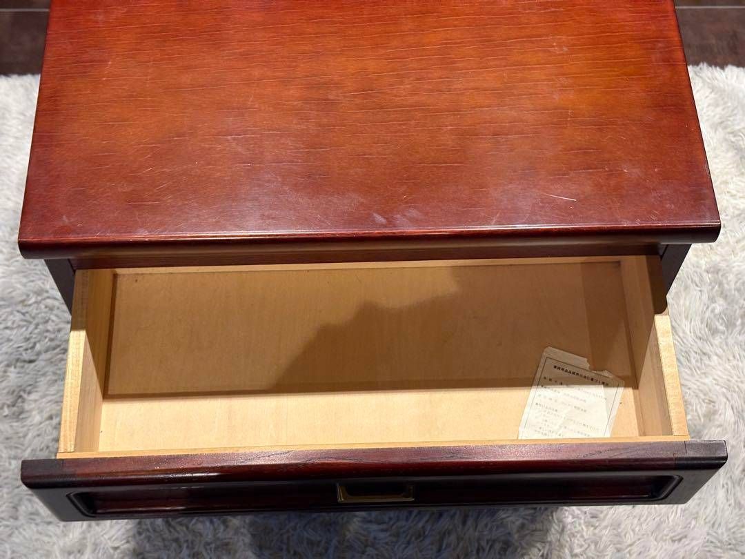 サイドテーブル