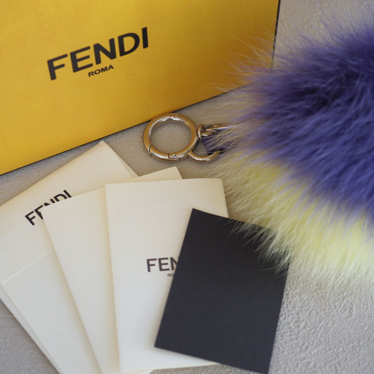 Fendi フェンディ　ポンポンチャーム キーリング　キーホルダー　トリコロール フェンディ FENDI ポンポン チャーム キーホルダー トリコロール