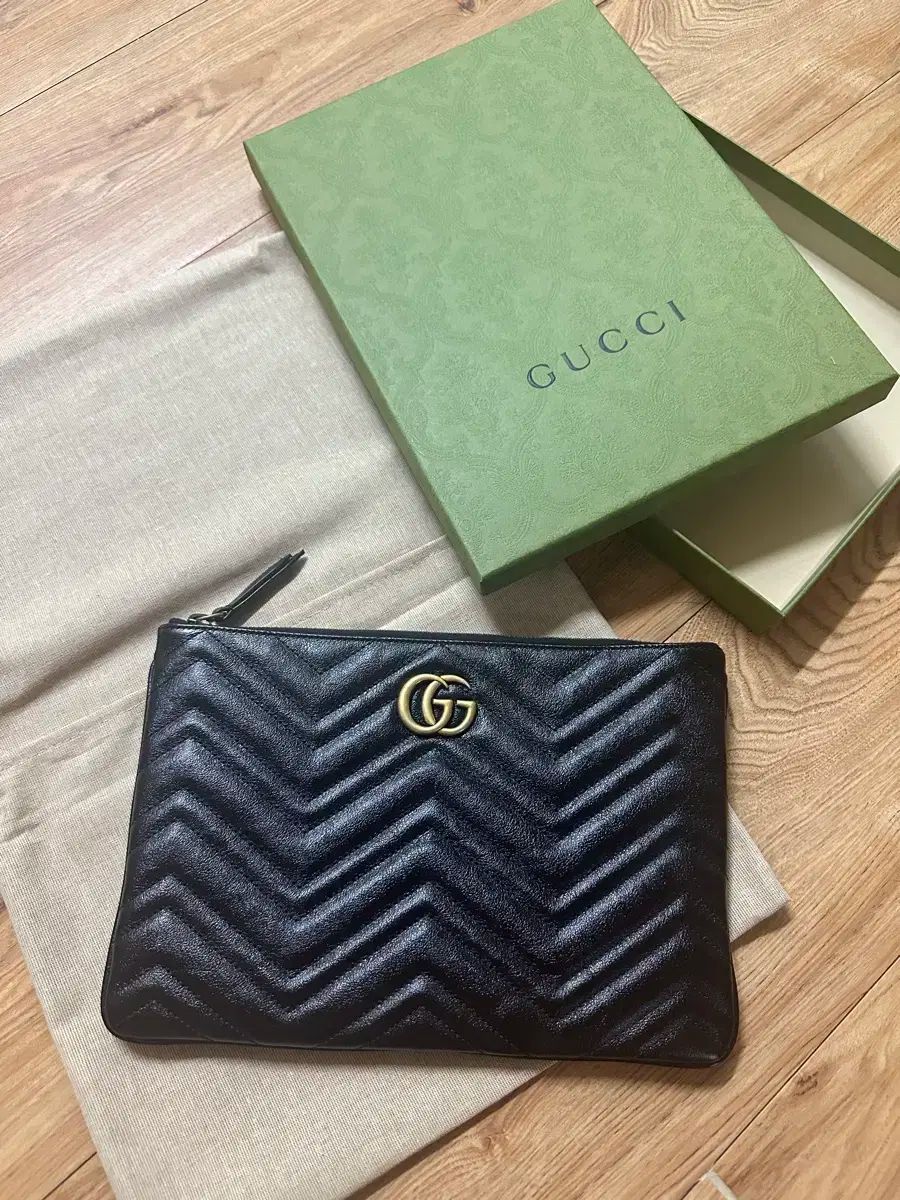 Gucci GG ブラック クラッチ