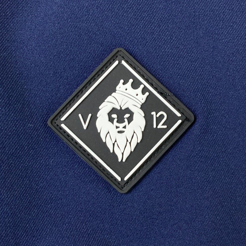 サイズ：1 V12 ヴィトゥエルヴ  長袖ブルゾン ジャケット  ネイビー系 [240101385211] ゴルフウェア メンズ ストスト サイズ：1 V12 ヴィトゥエルヴ 長袖ブルゾン ジャケット