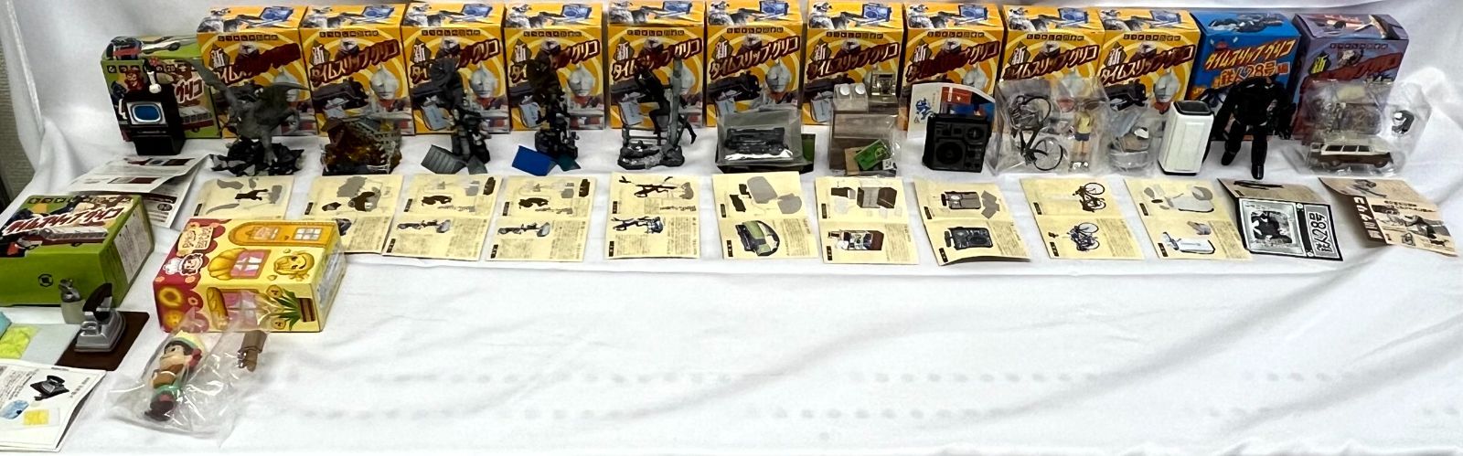 グリコのおまけカタログとタイムスリップグリコのおまけセット レトロ アニメガチャフィギュアとタイムスリップグリコおまけ