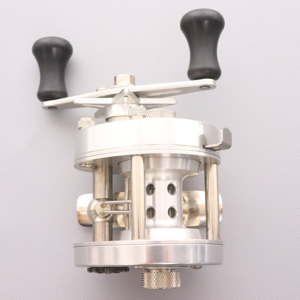  スーパーストライク スミス プラッガー ベイトキャスティングリール プラッガー21 右ハンドル Smith 50 th シルバー き ベイトリール(ルアー用) リール