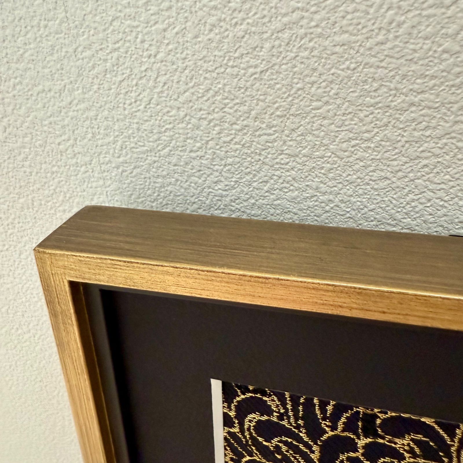 フレーム入りシルク織物アート 黒モール菊