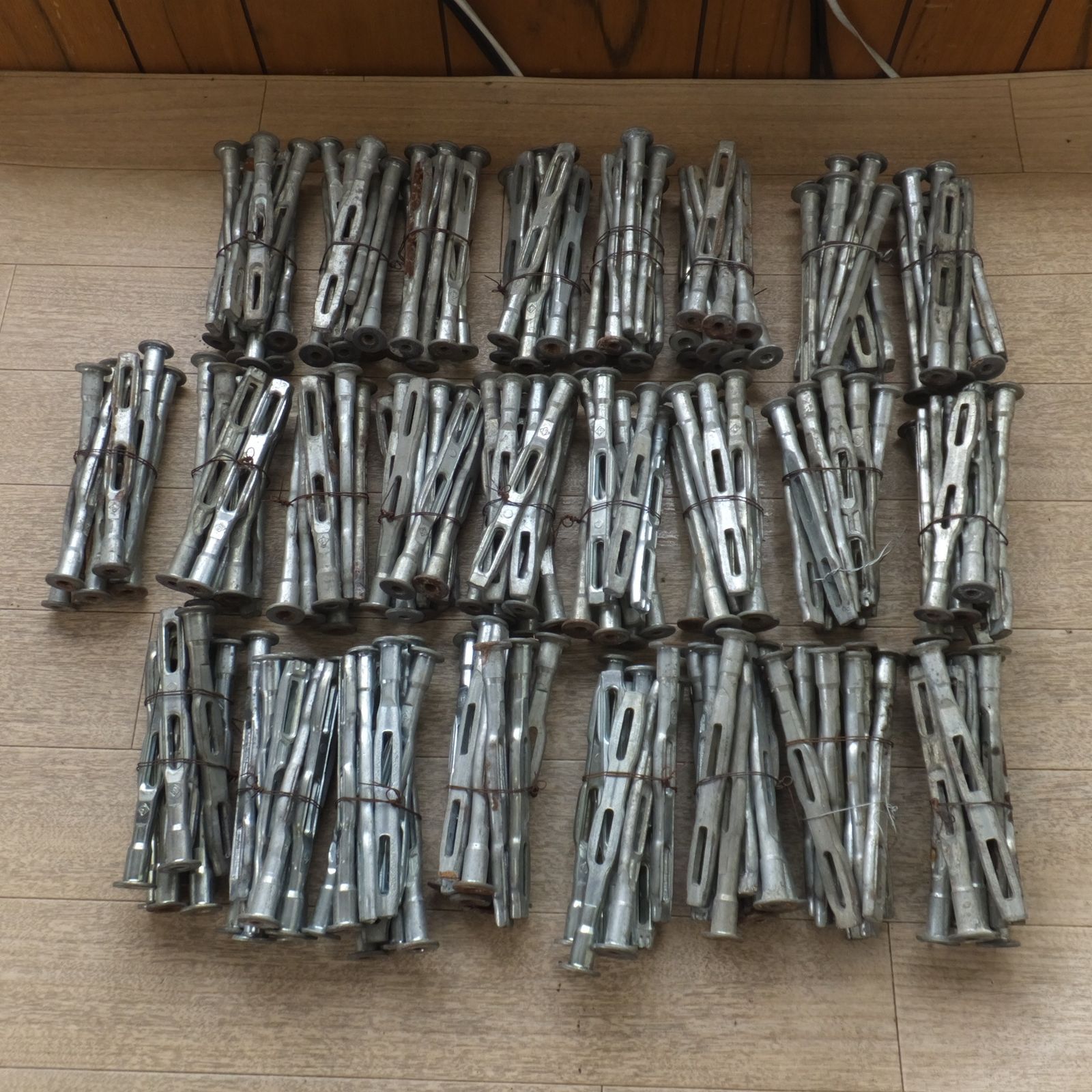 送料無料] 岐阜発☆くさび式 フォームタイ 2穴 約 250個 セット 長さ 