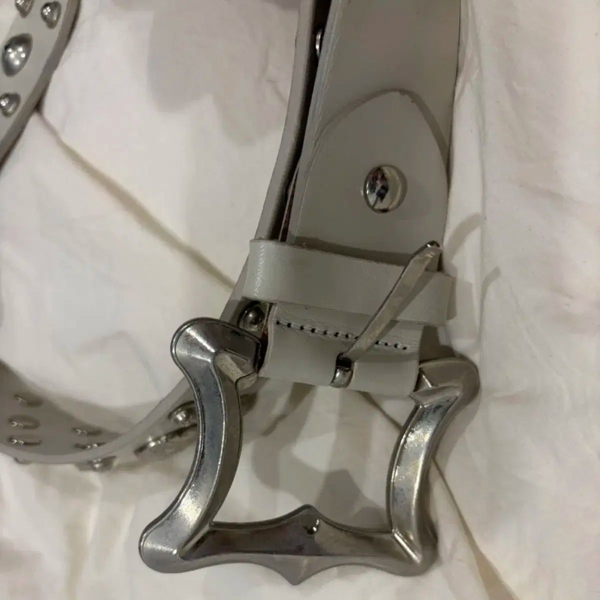 ROUGH AND RUGGEDのラリースミス製スタッズベルト① 【公式通販】