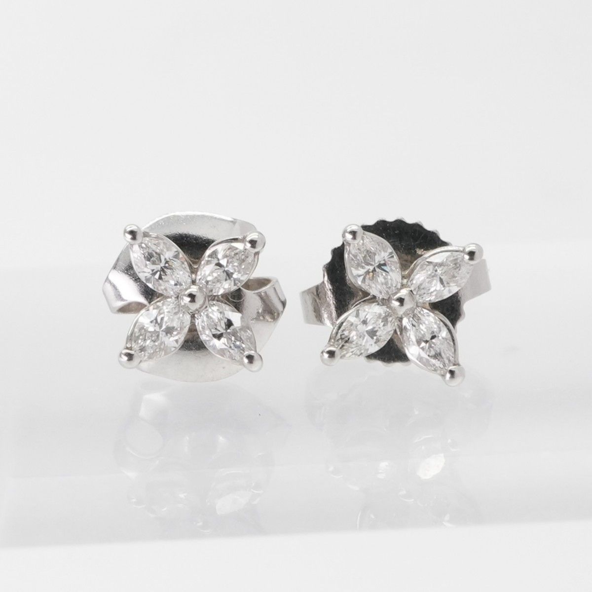 Tiffany & Co. ハート型シルバーピアス　ダイヤ Tiffany & Co. ハート型シルバーピアス ダイヤ Tiffany & Co. ハート型