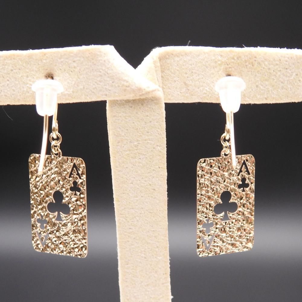 新品未使用トランプクローバーピアス/K18YG/DIAMOND K18YG トランプモチーフ クラブ クローバー 地金 ピアス レディース