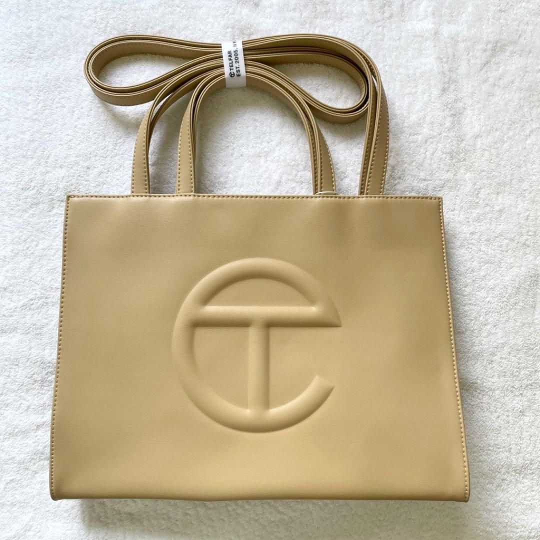 Telfar テルファー スモール パフ ショッピングバッグ クリーム 即お届 Telfar テルファースモール ショッピングバッグ クリーム