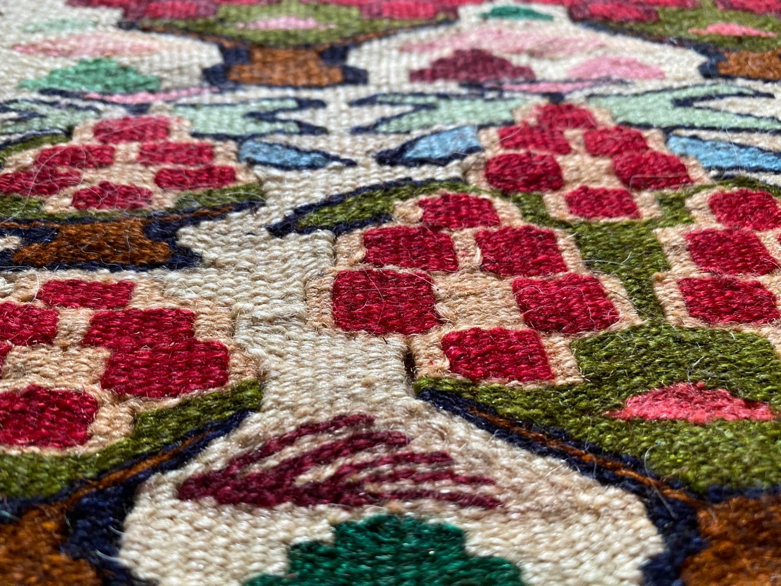 王室の為に織られたキリムです