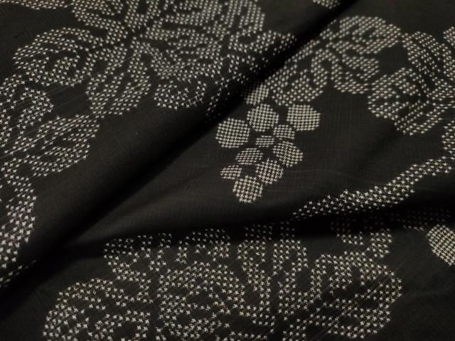 平和屋着物○本場大島紬 7マルキ 泥染め 葡萄花唐草文 正絹 逸品