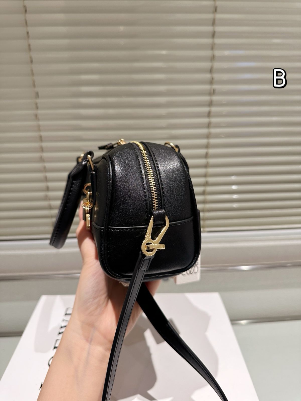 最終値下げ！LOEWE ブラック ハンドバッグ ロエベバッグ トートバッグ | 通販・人気ランキング - 価格.com