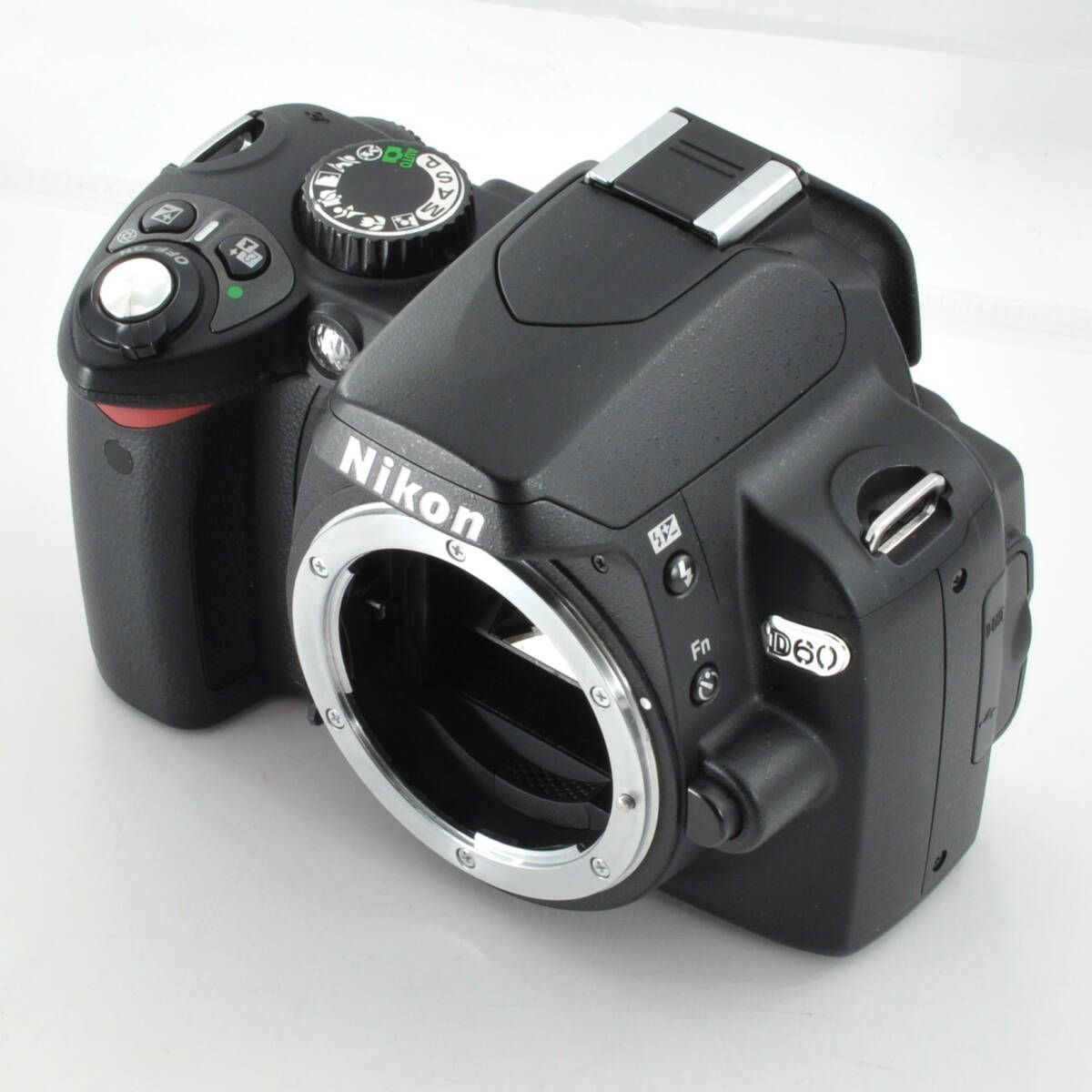 ニコン】Nikon D60 デジタル一眼レフ + AF NIKKOR 28-70mm F3.5-4.5 D