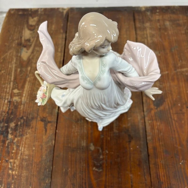 リヤドロ LLADRO 春の輝き 人形 置物 フィギュリン 陶器
