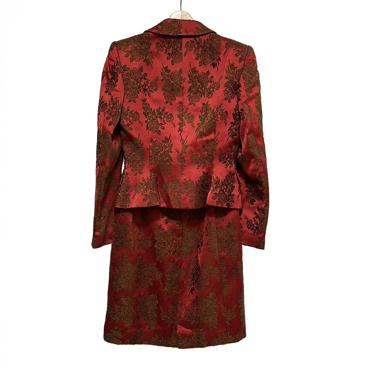 VALENTINO バレンチノ ワンピーススーツ レディース - レッド×カーキ 肩パッド 刺繍 フラワー 花