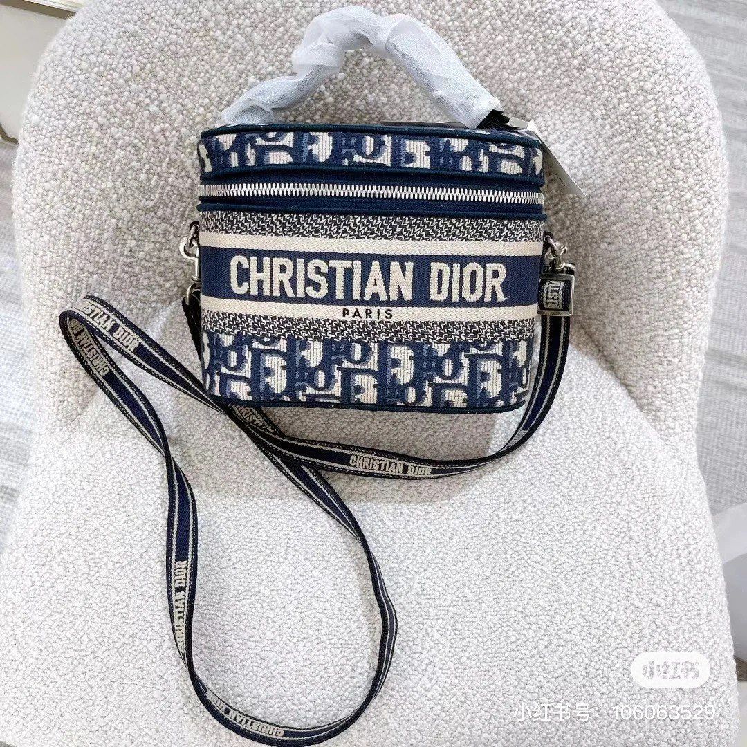 ディオールのフラワーポーチショルダーバッグ Dior/ディオール