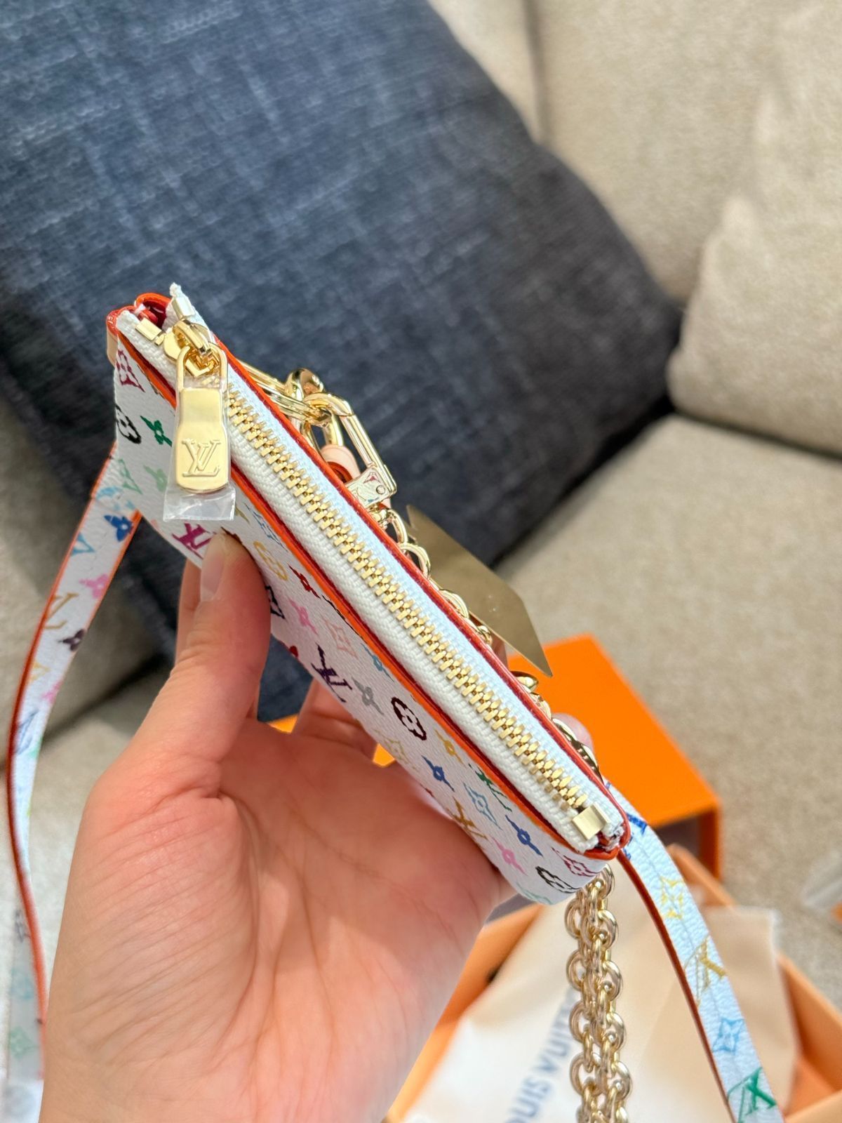 レア！LOUIS VUITTON レインボー キーホルダー新品未使用 今日特価】LV Monogram レインボー コーティング キーホルダー