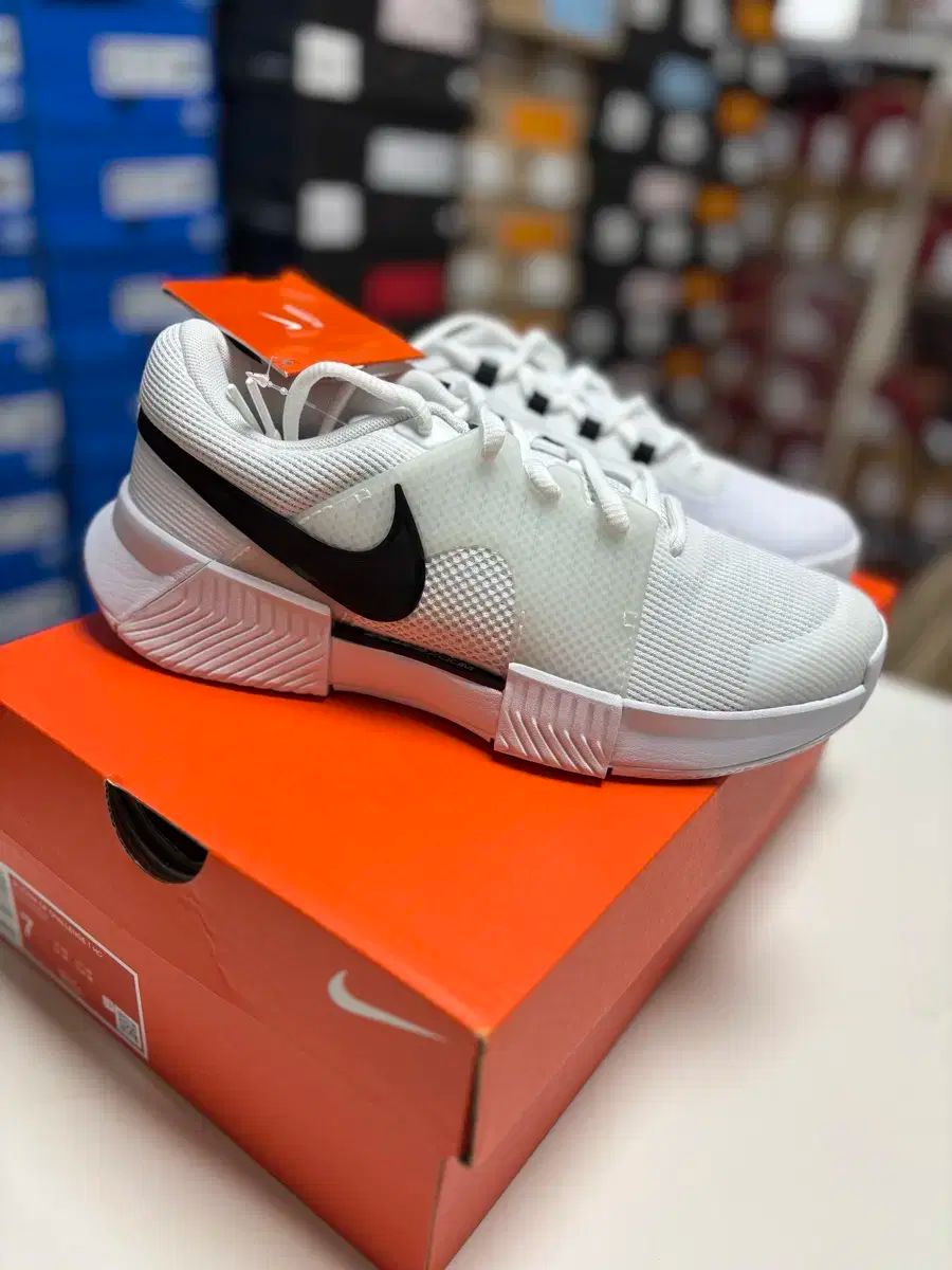 240 NIKE(ナイキ) レディース ズーム GP 挑戦 テニスシューズ スニーカー FB3148 ー 101