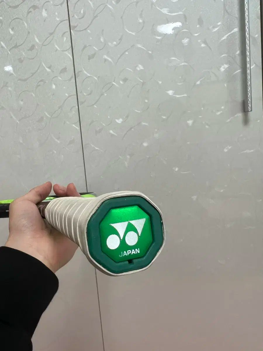 YONEX