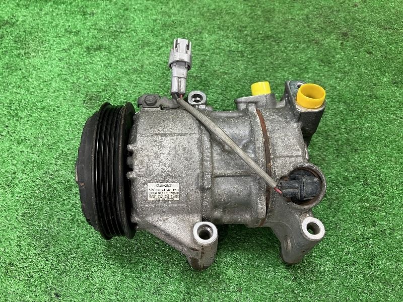 ヴィッツ NSP135 エアコンコンプレッサー F 4WD デンソー 5TSE10C 447260-4201 88310-52780 1F7
