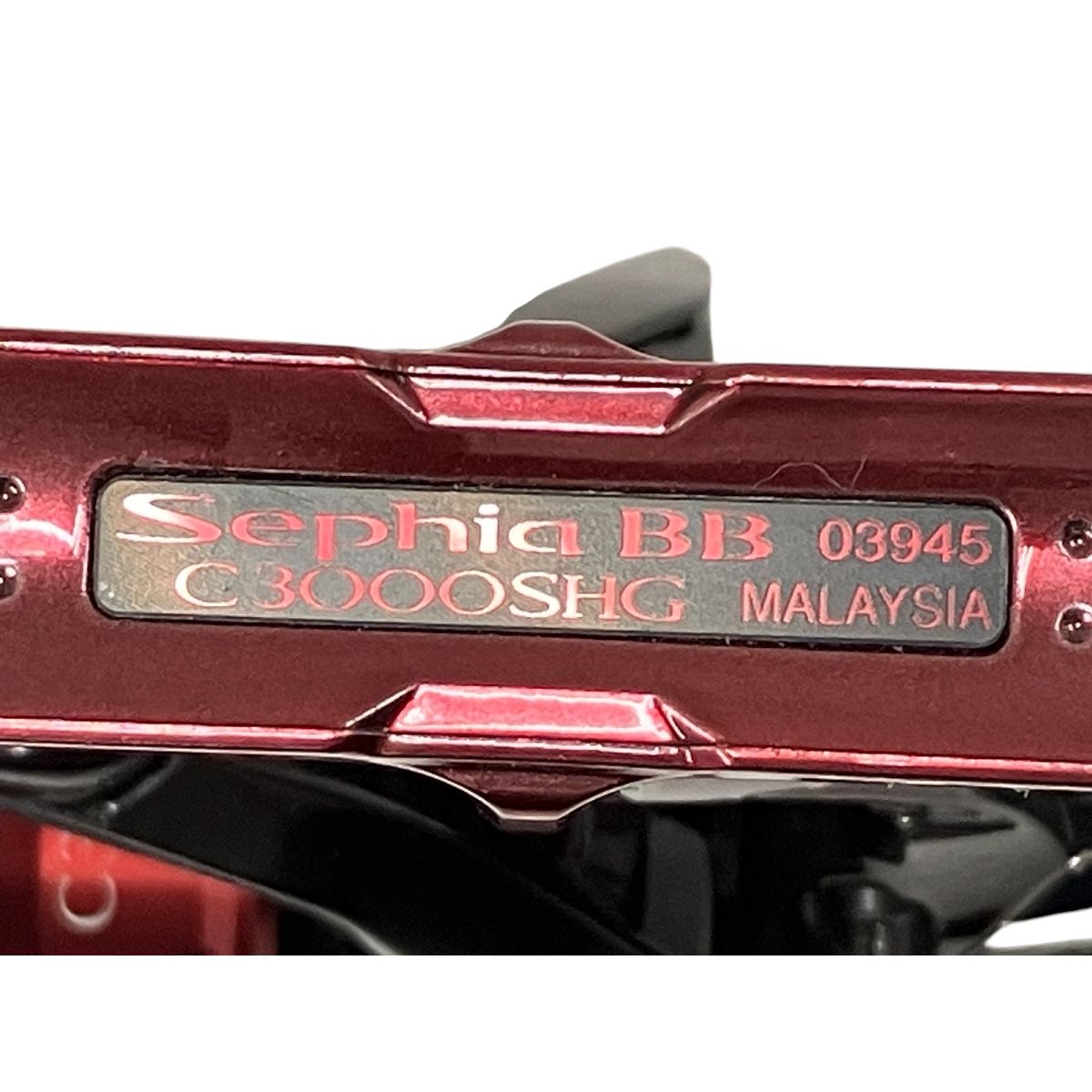 03945