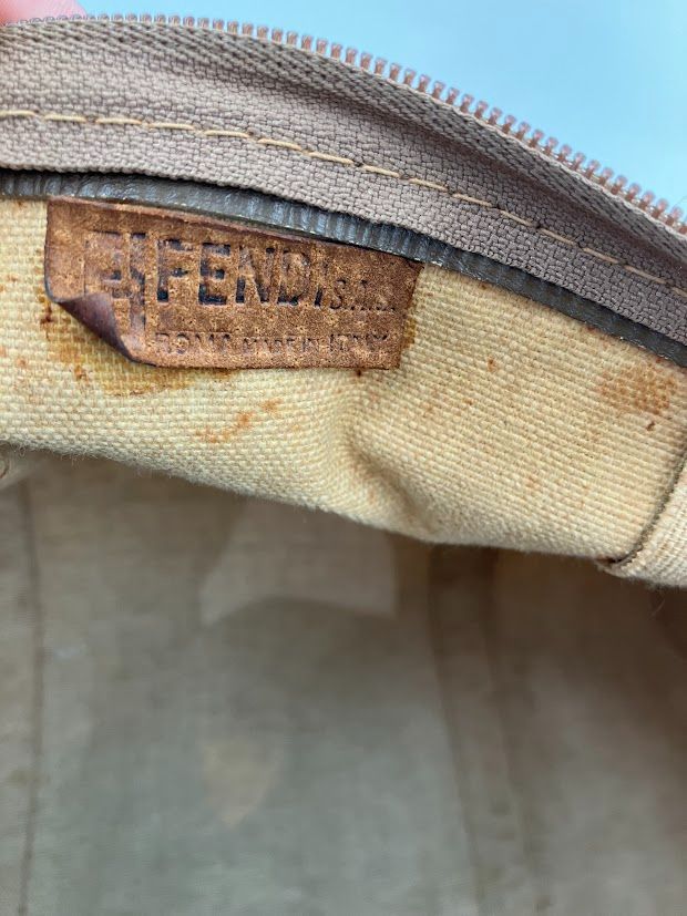 FENDI ズッカ柄 折り畳みバッグ パッカブル ヴィンテージ OLD FENDI】より特徴的なバッグをご紹介致します！[2020.12.14