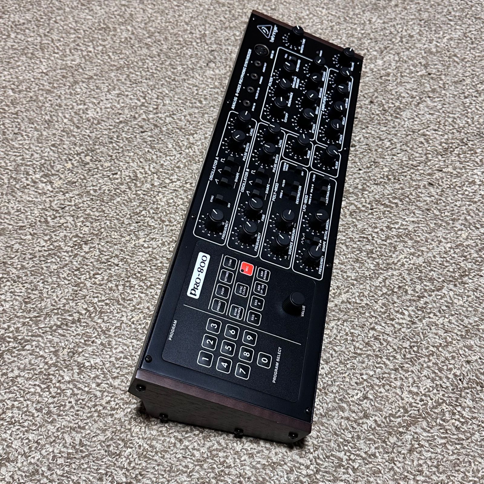 アウトレット品 Behringer PRO-800 アナログ8ボイスポリフォニックシンセサイザー
