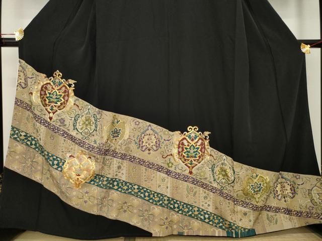 【豪華黒留袖】 駒刺繍❣️風景花文　金彩 着丈159cm 正絹　逸品 No.452 豪華黒留袖】 駒刺繍❣️風景・金彩 着丈159cm 正絹 逸品 No.452